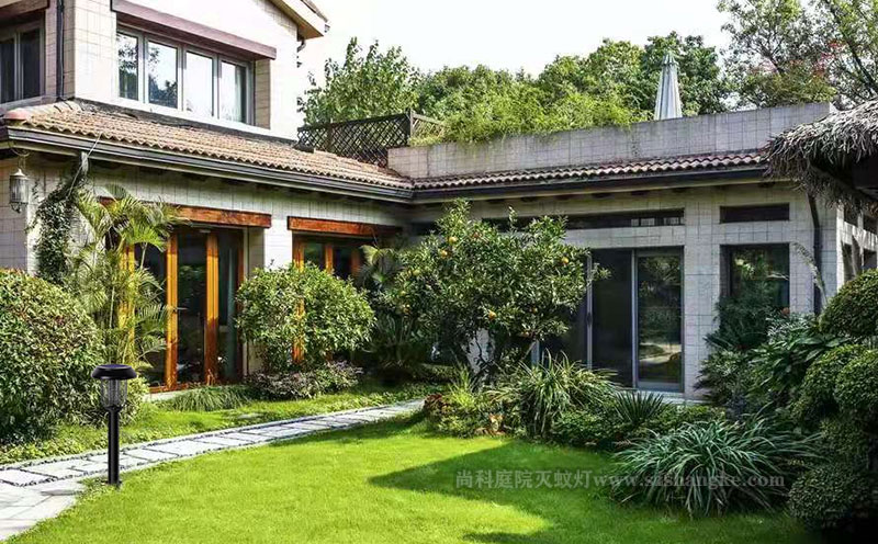 庭院草坪如何驅(qū)蚊？戶外滅蚊燈效果
